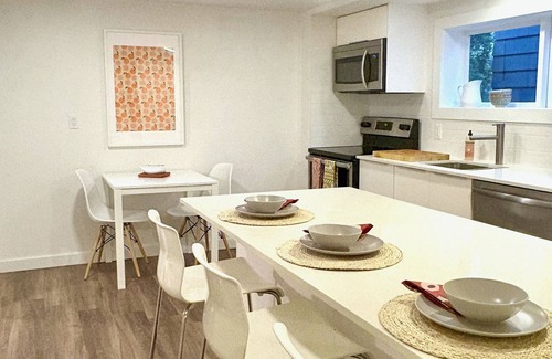 Kitsilano Casa | Guest suite in Kitsilano - Walking distance to beaches & shops.