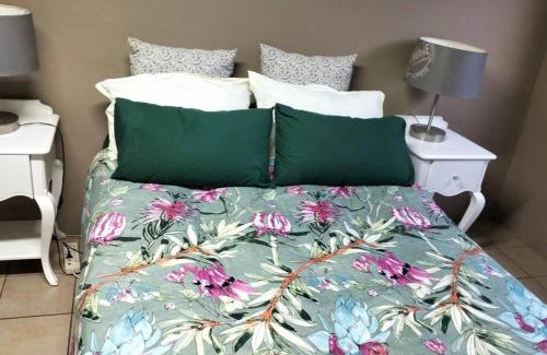 Greater Johannesburg Metropolitan Area Apartamento | Guest Suite in Roodepoort with private access