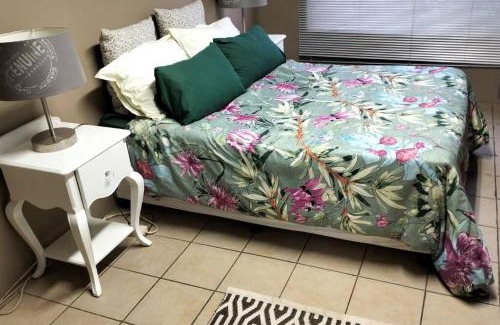 Greater Johannesburg Metropolitan Area Apartamento | Guest Suite in Roodepoort with private access