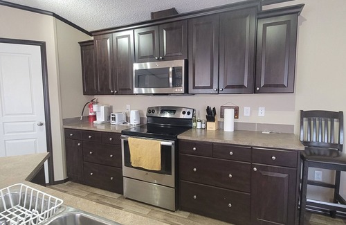 Stettler Casa | Guest suite in town-2 bedrooms/private kitchen