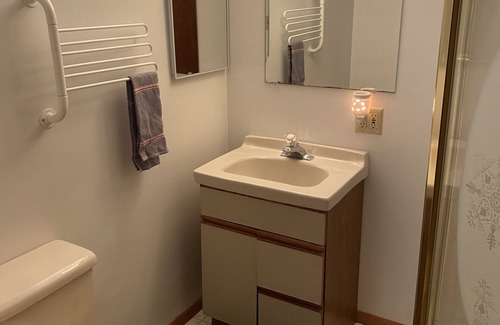 Park Forest Village Apartamento | Guest suite next to Tudek park