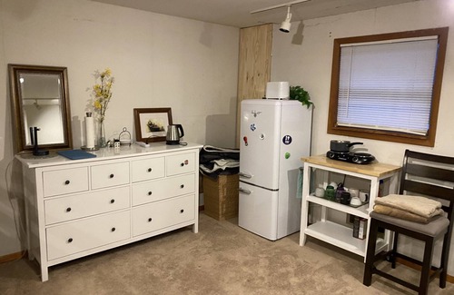 Park Forest Village Apartamento | Guest suite next to Tudek park