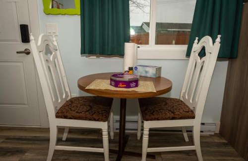 Abbotsford Casa | Guest Suite Private Retreat for 2 Guests With AC - 4 Units Available