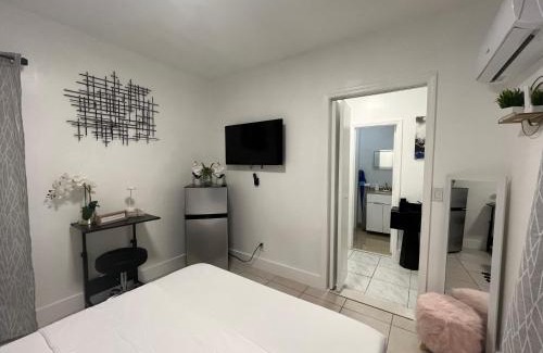 Flagami Casa | Guest Suite w free parking at 7 min to Miami international airport