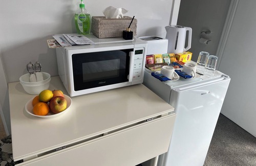 Westmeadows Apartamento | Guest Suite with Private Entrance- 6 Minutes to Airport!