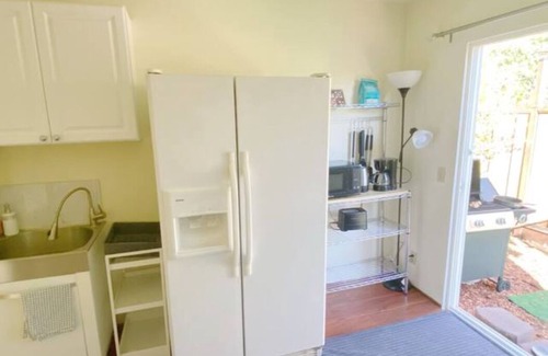 Edenvale Casa | Guest Unit 1 bedroom, 2-rooms, with private entrance and backyard