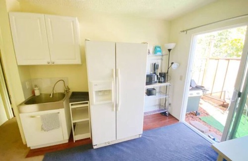 Edenvale Casa | Guest Unit 1 bedroom, 2-rooms, with private entrance and backyard