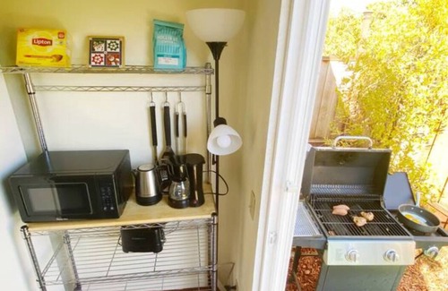 Edenvale Casa | Guest Unit 1 bedroom, 2-rooms, with private entrance and backyard