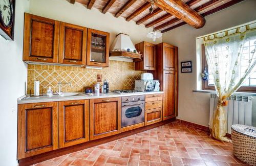 Castiglione del Lago Apartamento | GuestHost - Il Glicine, apt with garden and pool