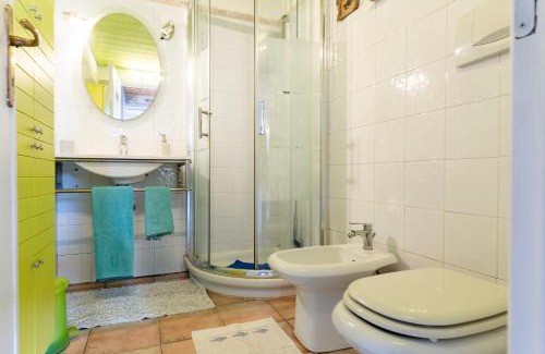 Rosignano Marittimo Apartamento | GuestHost - Lovely Apartment with Garden and Parking