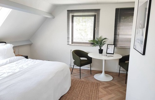 Nessersluis Casa | Guesthouse at the Amstel river. 2 Private rooms + bathrooms. Close to Amsterdam.