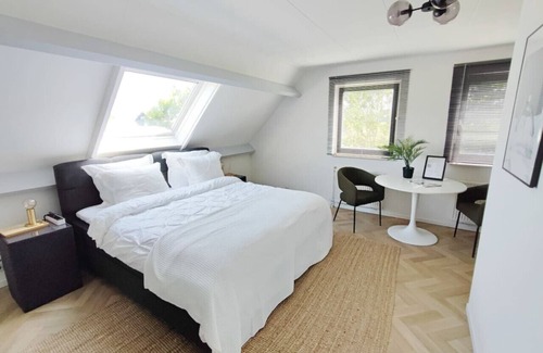 Nessersluis Casa | Guesthouse at the Amstel river. 2 Private rooms + bathrooms. Close to Amsterdam.