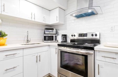 Brampton Casa | Guesthouse By Bramalea Mall