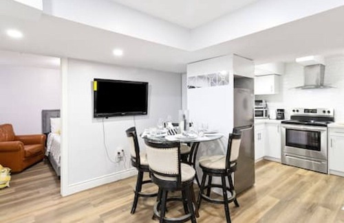 Brampton Casa | Guesthouse By Bramalea Mall