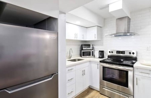 Brampton Casa | Guesthouse By Bramalea Mall