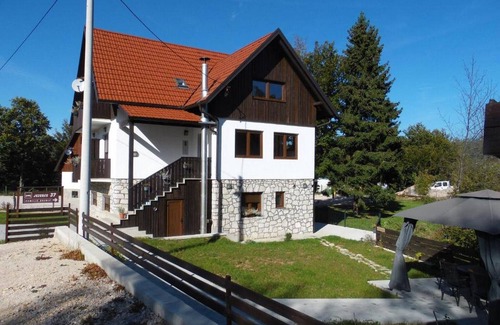 Jezerce Apartamento | Guesthouse Family Bosnic -One bedroom apartment with Terrace