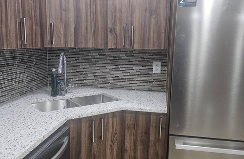 Airdrie Apartamento | Guesthouse in Airdrie-South West