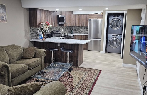 Airdrie Apartamento | Guesthouse in Airdrie-South West