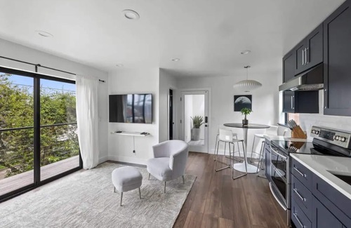 Fremont Casa | Guesthouse in Phinney Ridge with Rooftop Deck