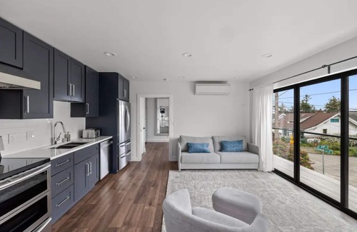 Fremont Casa | Guesthouse in Phinney Ridge with Rooftop Deck