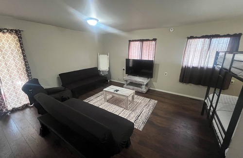 Pittsfield Apartamento | Studio Apartment Capacidad de hasta 5. Hunters Lavadora especial Secadora Cocina Lavaplatos