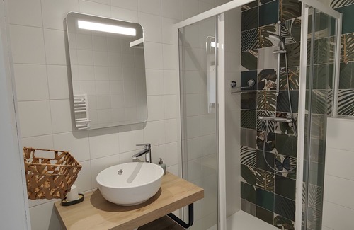 Chozeau Casa | Casa de huéspedes 'Verte' con vistas a las montañas, Wi-Fi y aire acondicionado
