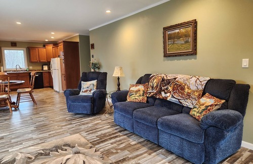 Houghton Casa | Guesthouse w/Heated garage/Fib intern/EV near MTU