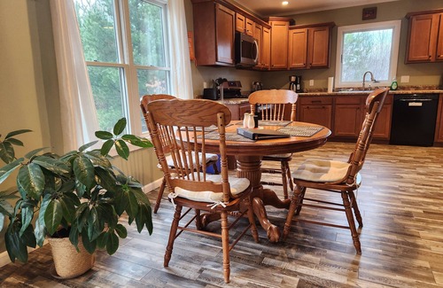 Houghton Casa | Guesthouse w/Heated garage/Fib intern/EV near MTU