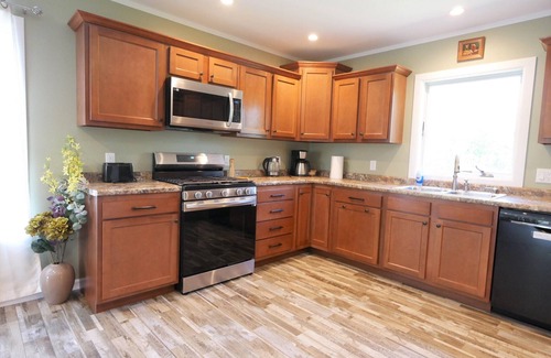 Houghton Casa | Guesthouse w/Heated garage/Fib intern/EV near MTU