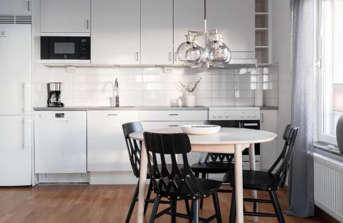 Pitea Apartamento | Guestly Homes - 1BR Harbor View Suite, Top Floor 9th