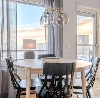 Pitea Apartamento | Guestly Homes - 1BR Harbor View Suite, Top Floor 9th