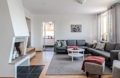 Pitea Apartamento | Guestly Homes - 3BR City Charm