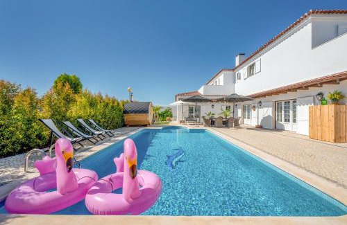 Lagoa de Albufeira Casa | GuestReady - Gorgeous Villa near the Lagoon