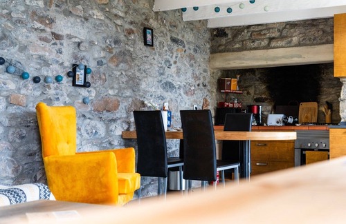 Porto da Cruz Casa | GuestReady - Encanto rústico en la Madeira