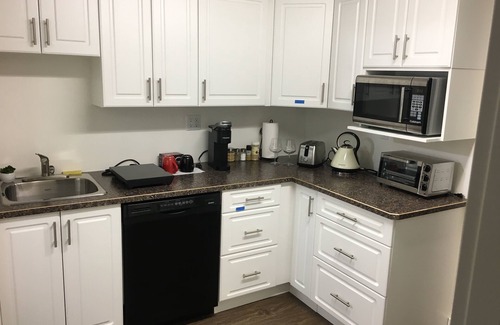 Okanagan-Similkameen Casa | Guests will have the whole suit to them with a private parking spot.
