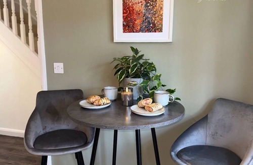 Church Gresley Casa | Guildhall -Beauluxe properties 3 bedroom 4 beds sleeps upto 6 people