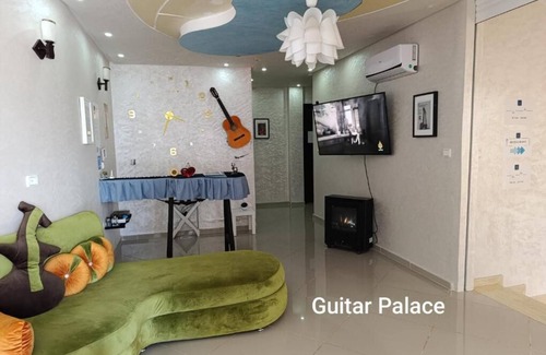 Bni Quolla Casa | Guitar Palace