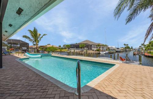 Pelican Casa | Gulf Access, Beautiful Water Views, Paddle Board, Heated Pool - Villa Manhattan - Roelens
