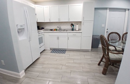 Bonita Shores Apartamento | Gulf Access Canal & Dock 1.2 Miles 2 Beach Just Redone Close 2 Barefoot Beach!!!