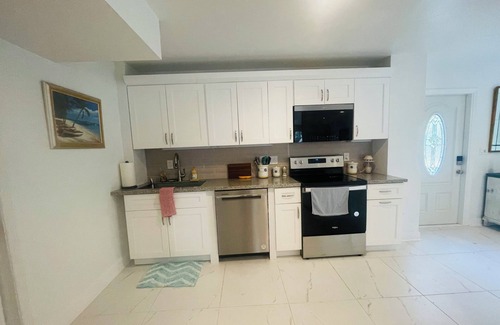 Bonita Springs Casa | Gulf access. FREE Kayaks,SUP’’s & Canoe.Bring your boat,bring the pups!