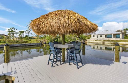 Burnt Store Casa | Gulf Access Home, Heated Saltwater Pool & Spa, Dock and Tiki Hut - Villa Perchside Palace