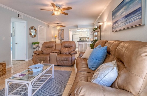 Independence Square Condominio | Golfo y vistas Intracoastal! ¡CAMINA A 4 O 5 RESTAURANTES Y MÁS!