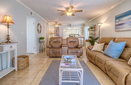 Independence Square Condominio | Golfo y vistas Intracoastal! ¡CAMINA A 4 O 5 RESTAURANTES Y MÁS!