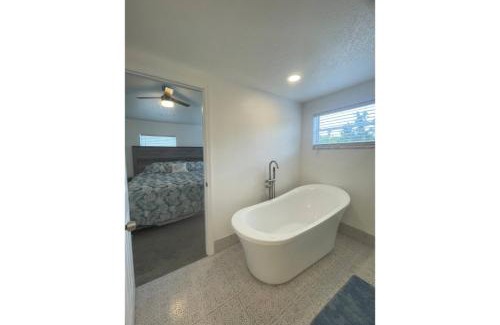 Seminole Casa | Gulf Breeze Hideaway 5BR Home Close to Sand and Fun