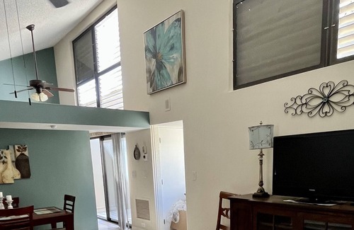 Osprey Condominio | Gulf breezes in 2 bedroom tropical oasis - 10 min from beach!