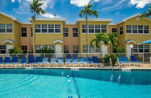 Indian Shores Apartamento | Gulf Coast Gem Private Condo - 2bed, 1bath, Sleeps 6, Across the Street From Beach & Gulf, Game Room, Pool