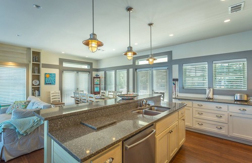 Alligator Point Casa | Angler's Paradise! 5BR Deep Water Home w/ Dock – Prime Red Snapper Season Dates Available!