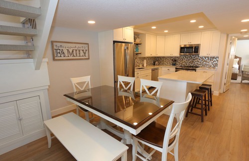 Longboat Key Condominio | Gulf Coast Luxury – Large Beachfront Living: La Playa #203D Condo by RVA