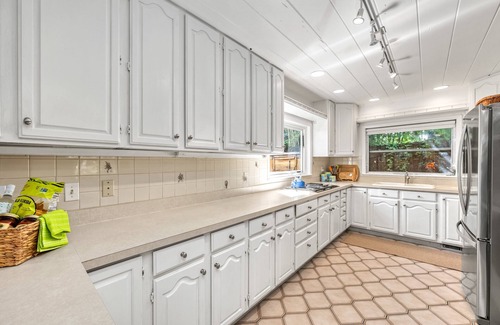 Siesta Key Casa | Gulf-Front Charm, Guest House Suite + Direct Beach Access on Siesta Key, Pet Friendly