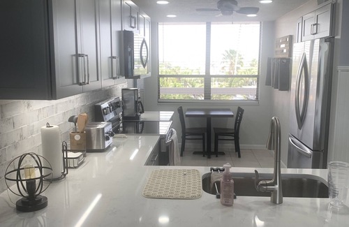 Redington Shores Condominio | Condominio frente al golfo "The View" con ambiente de resort en Redington Towers